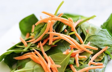 Spinach and carrot salad recipe for keto diet