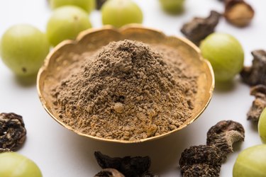 Amla powder with raw Avla, an Ayurvedic alternative medicine